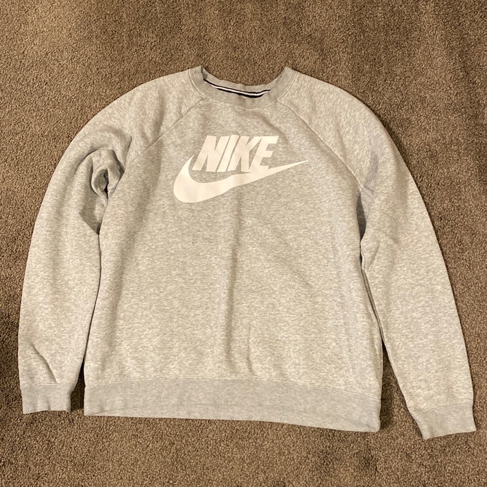 Nike Crew Neck Sweatshirt Womens Medium Gray Logo Cozy Neutral Gym